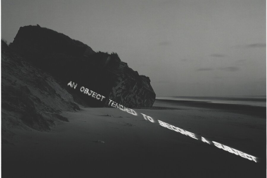 Magdalena Jetelová, Atlantic Wall, 1995